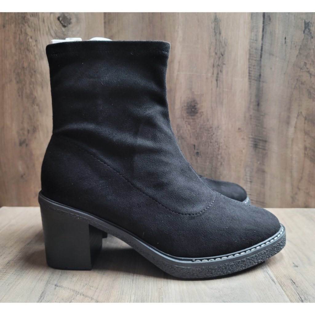 Nwt Evans Black Faux Suede Block Heel Ankle Boots 9 9w — image 6 of 8